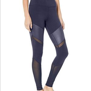 BNWT Alo Yoga Legging